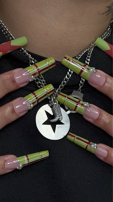 French manucure vert et nude longueur XL — Nails Cube